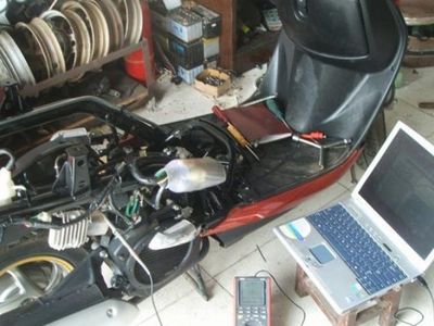 電噴摩托車(chē)油耗高的常見(jiàn)原因及解決方法